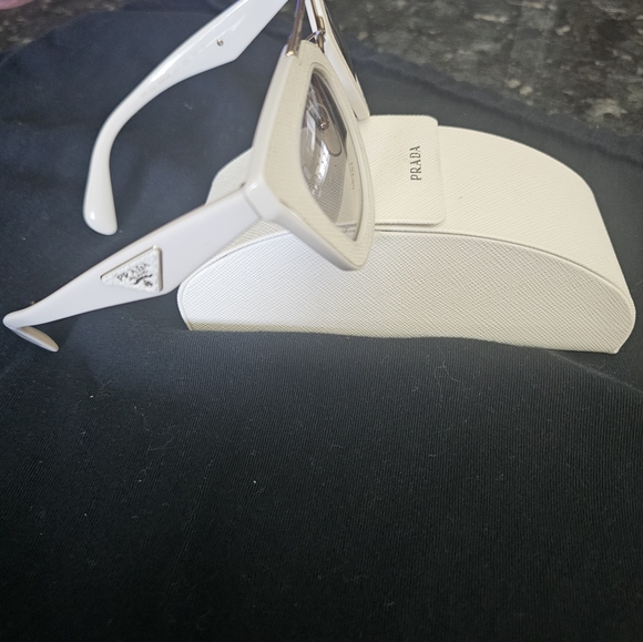 Prada SPR14S Sunglasses - Picture 2 of 5